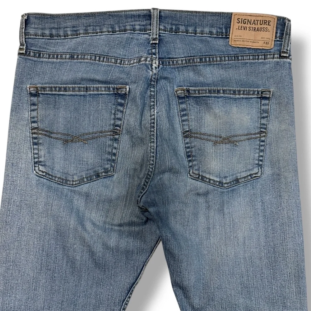 SIGNATURE BY LEVI STRAUSS Light Wash S51 Classic Straight Fit Jeans 34x30 - Picture 4 of 8